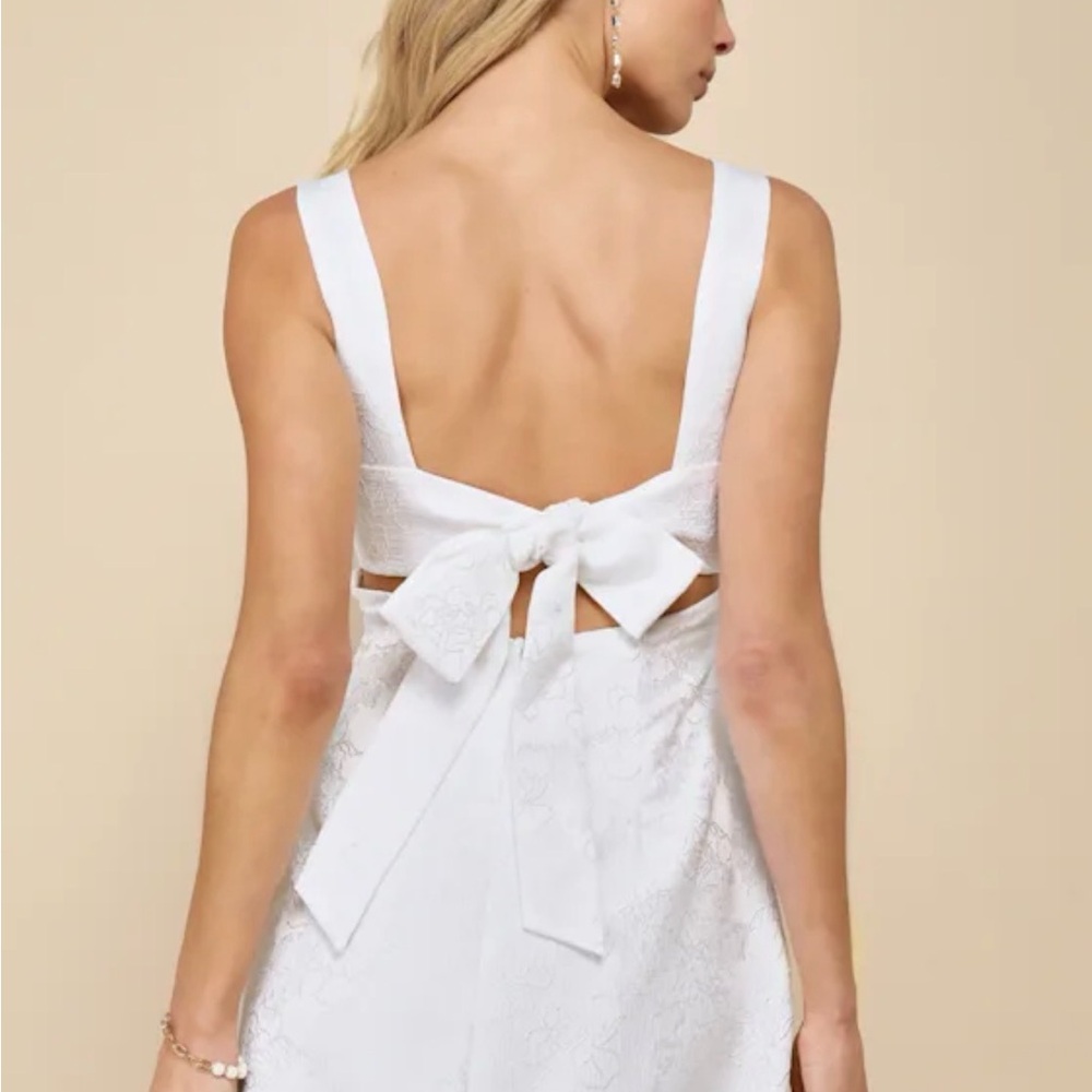 Elegant White Floral Mini Dress - Picture 8 of 8